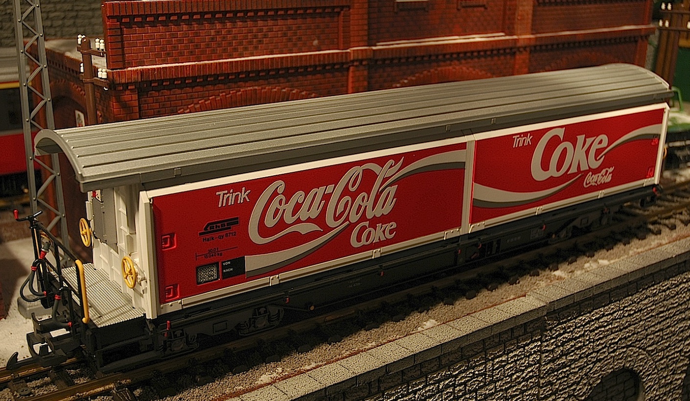 RhB Schiebewandwagen (Sliding wall car) Haik-v 8712 Trink Coca-Cola