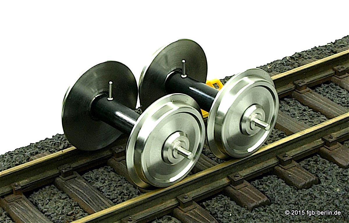 Train Line Kugellagerachsen mit Stromabnahme für Piko (Ball bearing wheels with power pickup for Piko), 35 mm