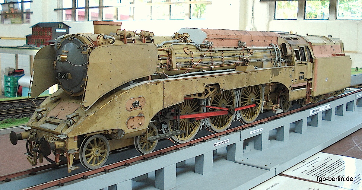 DR Dampflok (Steam locomotive) 18 201