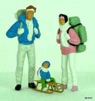 Familie im Winter (Family in winter clothes)